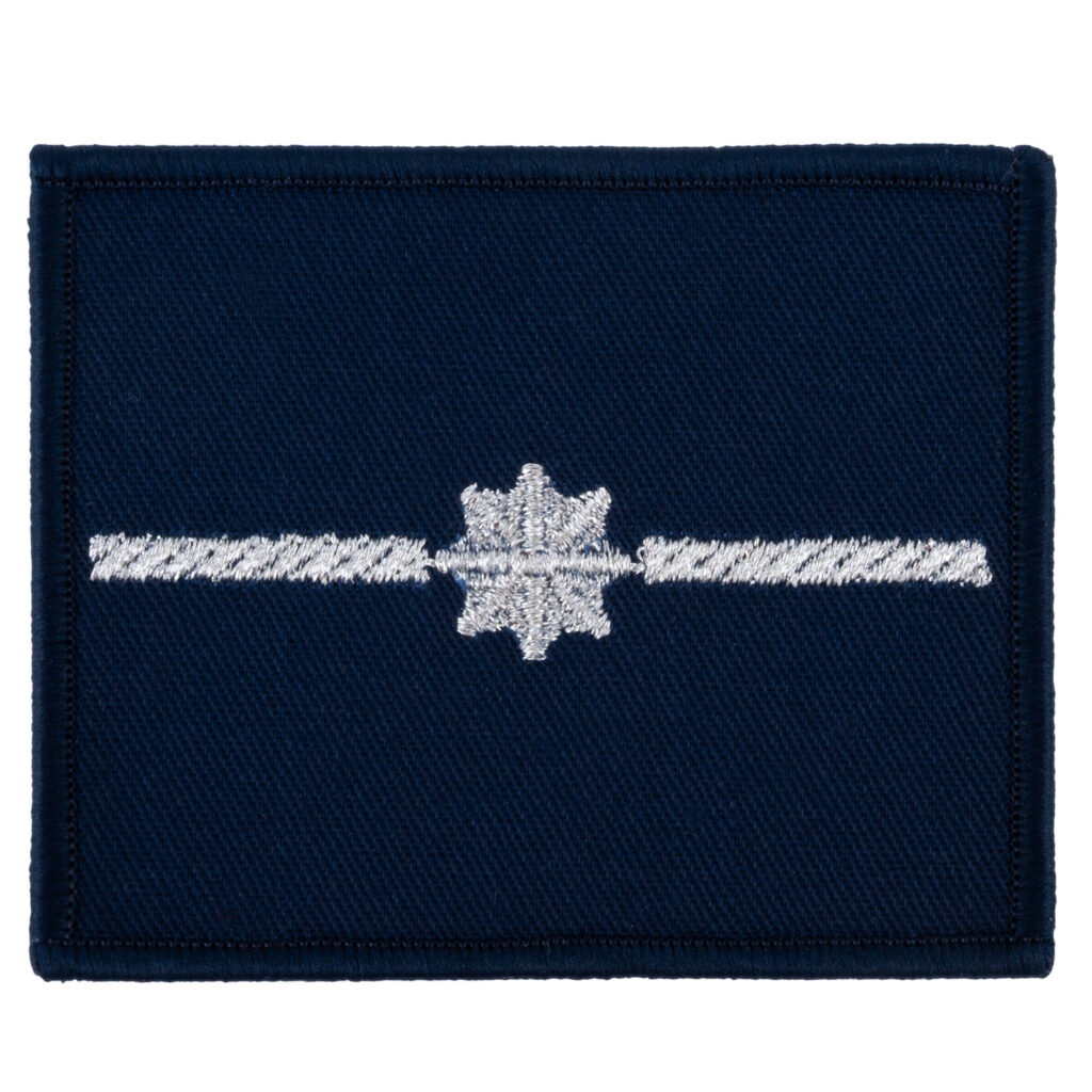 Dystynkcja Policyjna na Kurtkę Softshell z Rzepem – Młodszy Aspirant